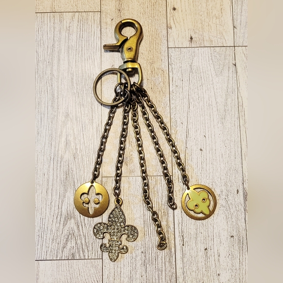 Kathy Van Zeeland Accessories - 🖤Kathy Van Zeeland Gold Fleur-de-Lis Keychain